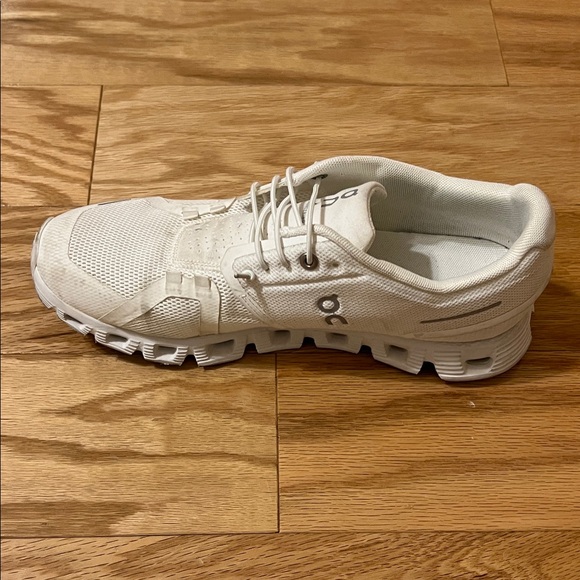 On Cloud white shoes. In great condition. - Picture 7 of 17